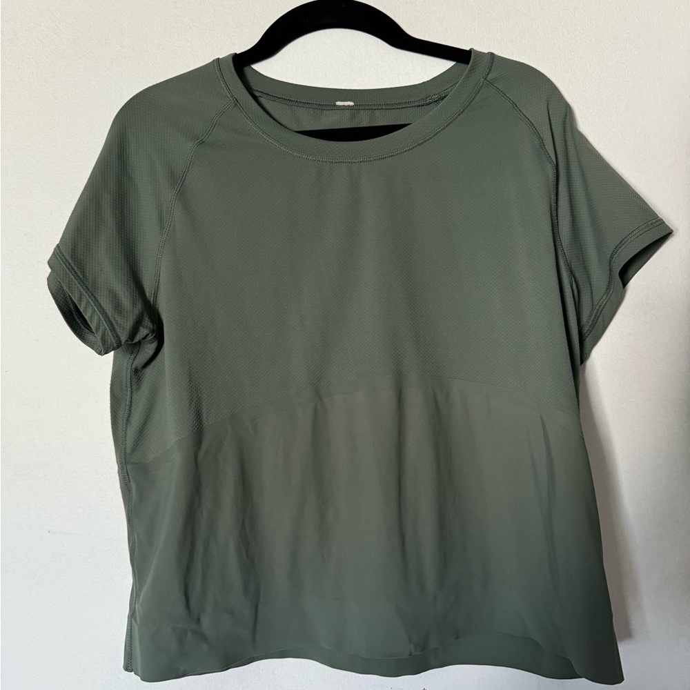 Lululemon cropped tshirt